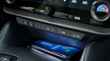 Lexus RZ 450e - wireless charging
