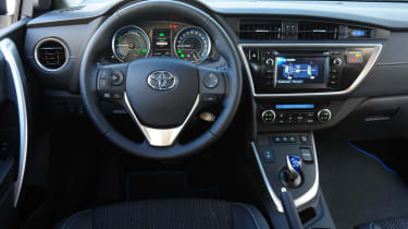 Toyota Auris Hybrid  dash