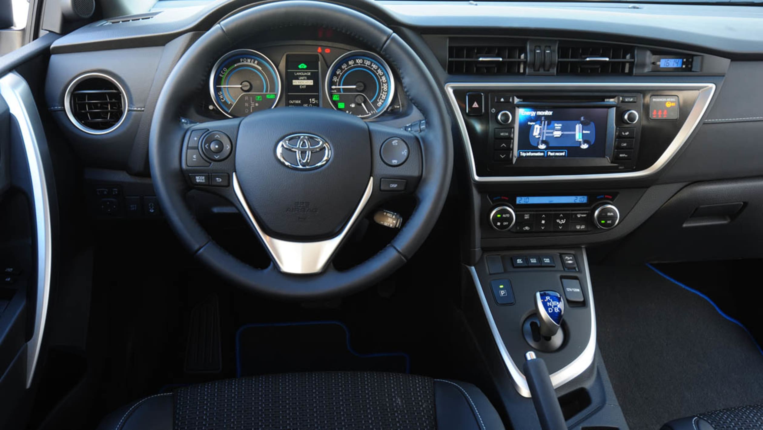 Toyota Auris Hybrid - pictures | Auto Express