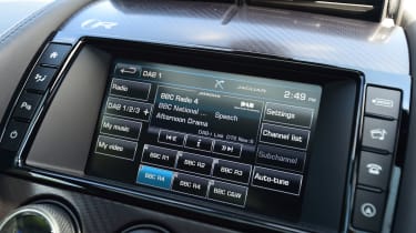 Jaguar F-Type R AWD Coupe - infotainment screen