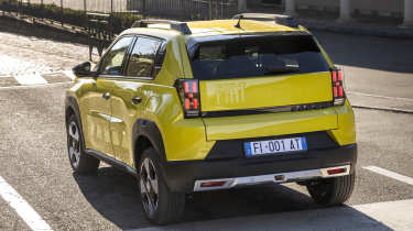 Fiat Grande Panda La Prima - rear tracking 