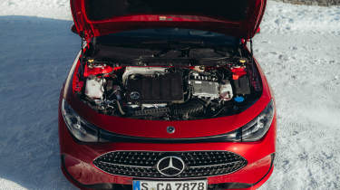 Mercedes CLA 220 Hybrid - engine