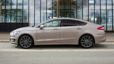 Ford Mondeo Vignale - side