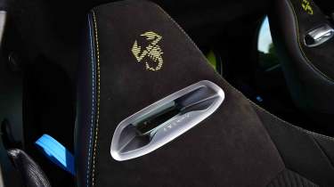 Abarth 500e - front seats, detail