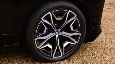 BMW iX - wheel
