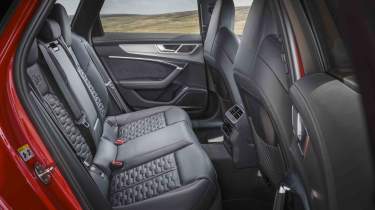 Audi RS 6 Avant - rear seats