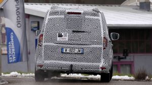 Mercedes%20T-Class%20spyshots-7.jpg