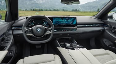 BMW 530e - interior 