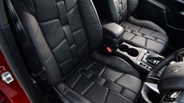 Volvo EX30 vs DS 3 E-Tense - DS 3 E-Tense front seats 