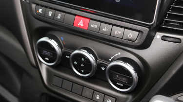 Iveco Daily - centre console controls