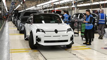 Renault 5 on production line