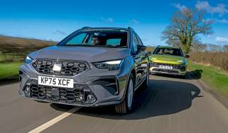 SEAT Arona vs Hyundai Bayon - front tracking