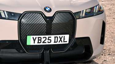 BMW iX - grille
