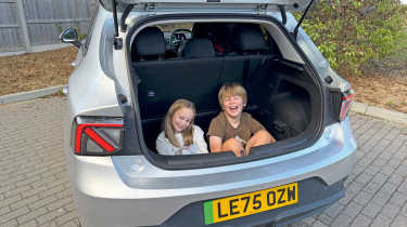 MG4 Urban - kids in the boot