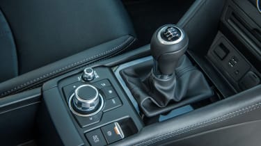 Mazda CX-3 - gear lever