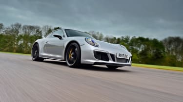 Porsche 911 GTS - front tracking