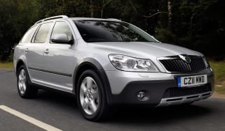 Skoda Octavia Scout front tracking