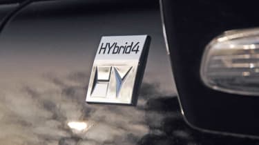 Peugeot 3008 HYbrid4 badge