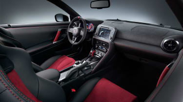 Nissan GT-R Nismo - front seats
