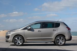 Used Peugeot 3008 - side