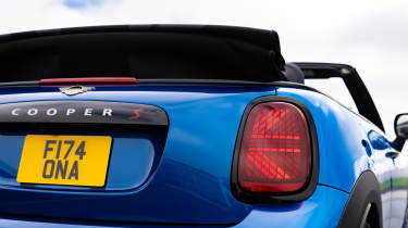 MINI Convertible 2024 - rear light