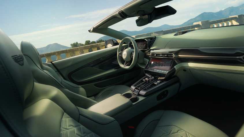 Aston Martin Vanquish Volante - приборная панель