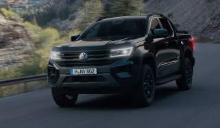 Volkswagen Amarok Dark Label - front action