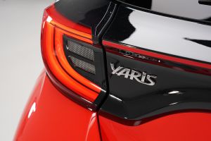 Toyota Yaris - badge studio