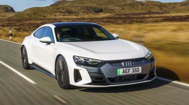 Three-car garage - Audi e-tron GT