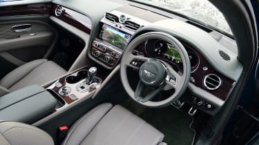 Bentley Bentayga EWB - interior (driver&#039;s door view)