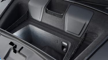 Audi R8 V10 - front boot
