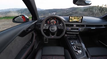 Audi RS 4 - interior