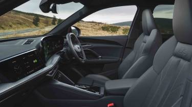 Audi Q5 - front seats