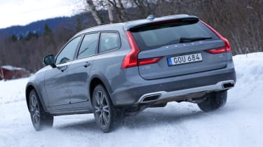 Volvo V90 Cross Country - rear action