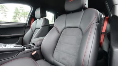 Porsche Macan GTS - front seats