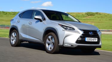 Lexus NX - front tracking
