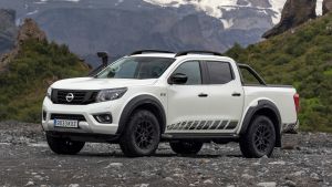 Nissan%20Navara%20AT32-3.jpg