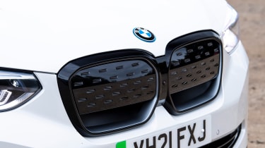 BMW iX3 - grille