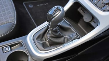 Vauxhall Astra GTC gear lever