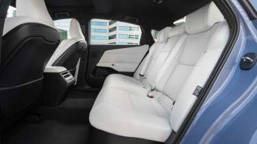 Lexus ES - rear seats