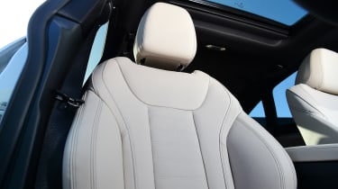 BMW i4 eDrive35 M Sport - front seats