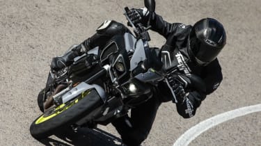 Yamaha MT-10 review - turn in front