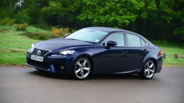 Lexus IS 300h LT front action