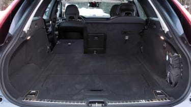 Volvo V90 Cross Country - boot seat down