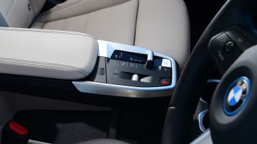 BMW iX1 - centre console