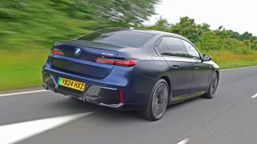 BMW i7 - rear tracking