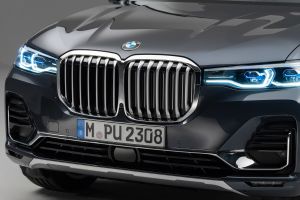 New BMW X7 studio shoot grille