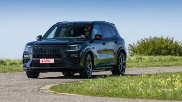 New Zeekr 8X plug-in hybrid - front cornering