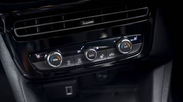 Vauxhall Mokka GSE 2026 - controls