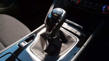 Vauxhall Insignia Grand Sport - gearstick